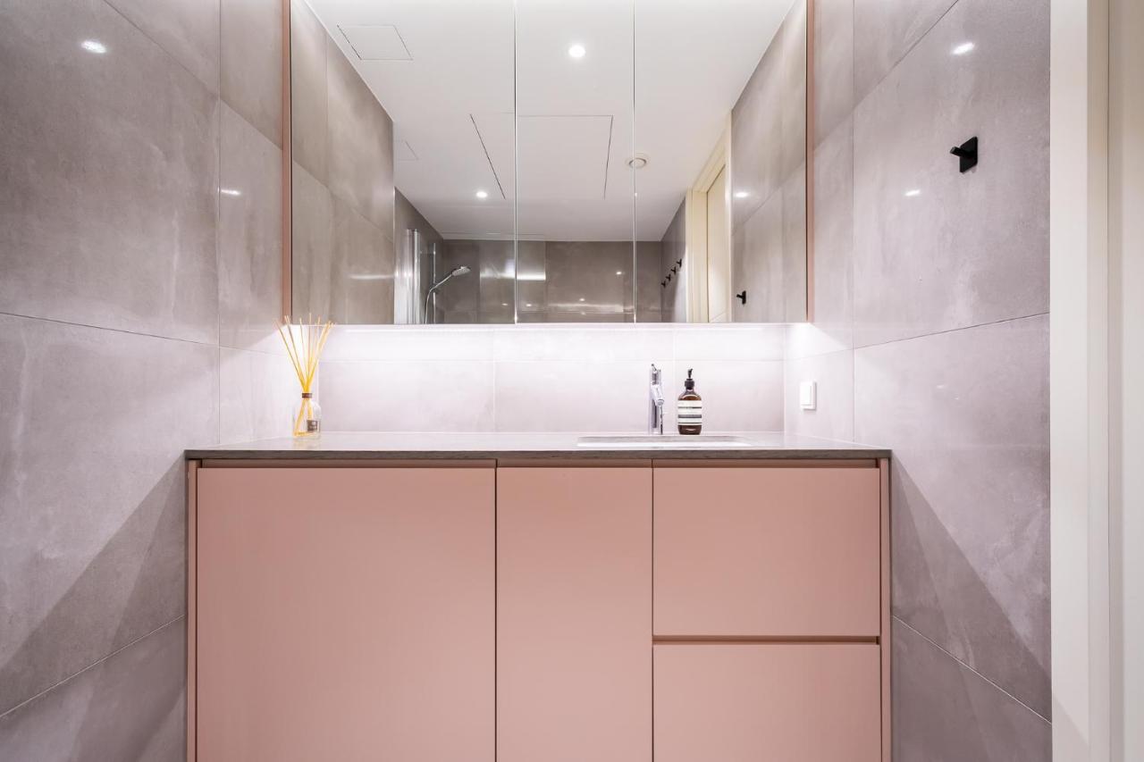 Fabulous Location Apartments Deluxe Талин Екстериор снимка